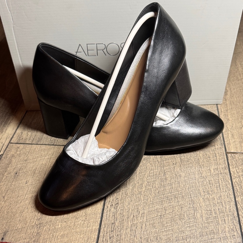 AEROSOLES Classic Black Heels